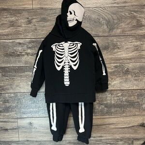 Free Planet Skeleton Hoodie Costume - Black and White